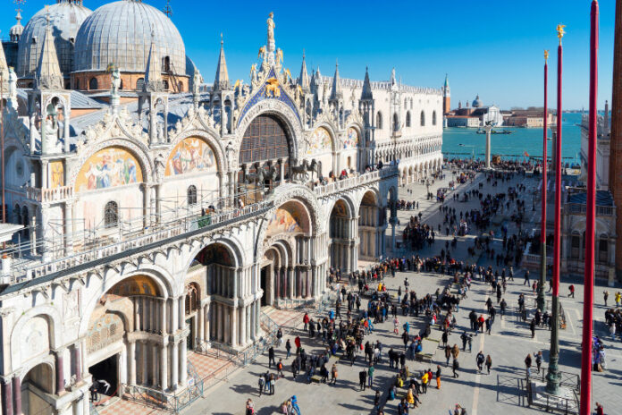 Venice bans tour groups bigger than 25 people